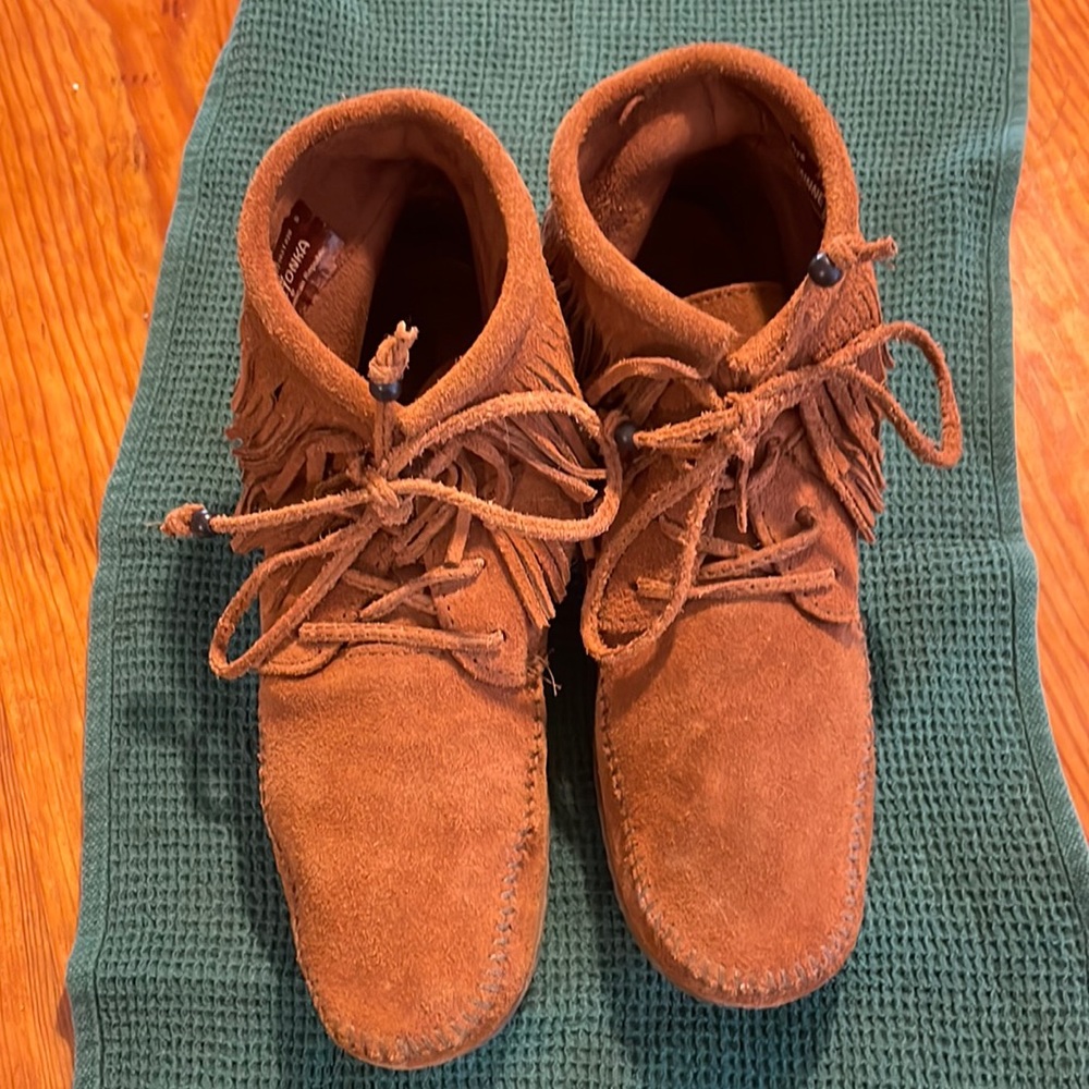 Minnnetonka moccasins sz 9.5, only worn a few times